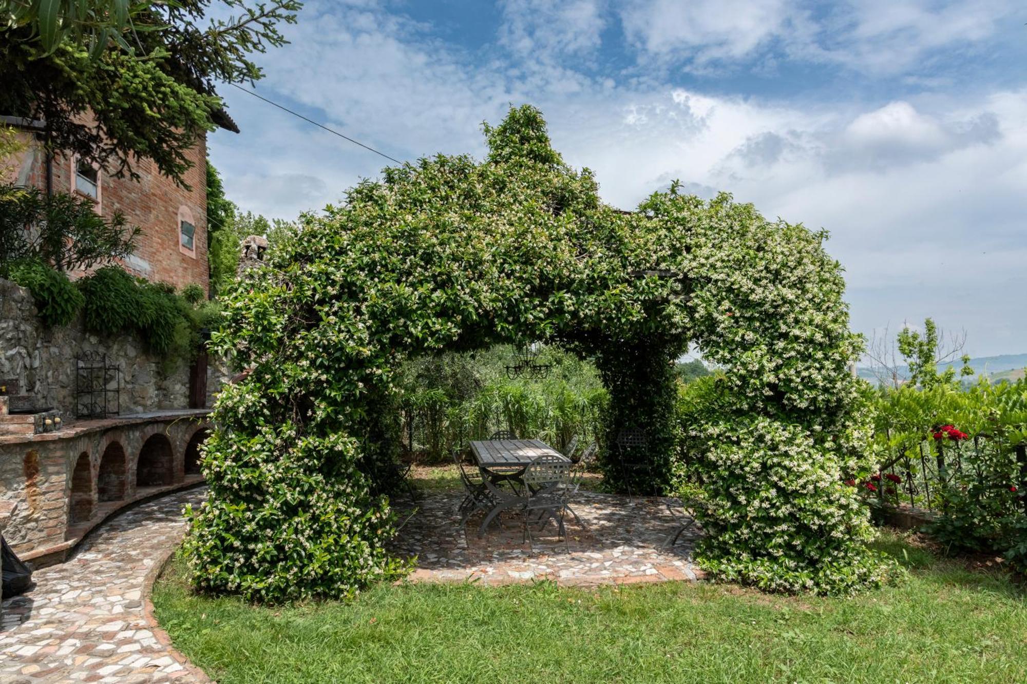 Hostal La Buca Castello di Serravalle Exterior foto