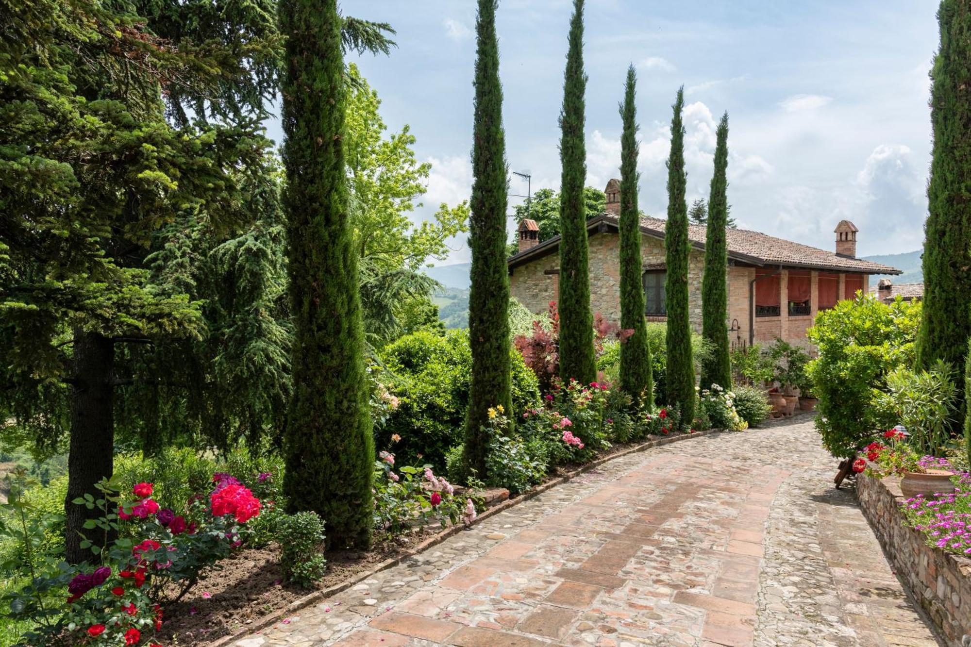 Hostal La Buca Castello di Serravalle Exterior foto